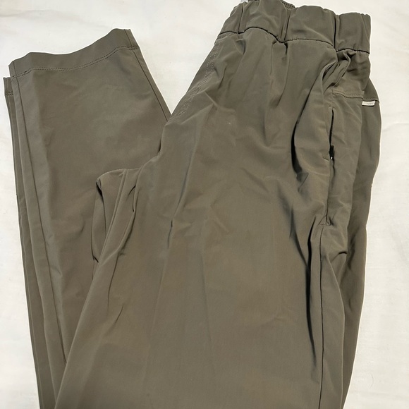 Vuori Womens Pants Wayfarer in Oregano (Olive Green) - Picture 4 of 7